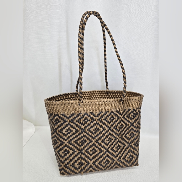 Chic Woven Tote Bag - Black and Brown - Picture 9 of 9